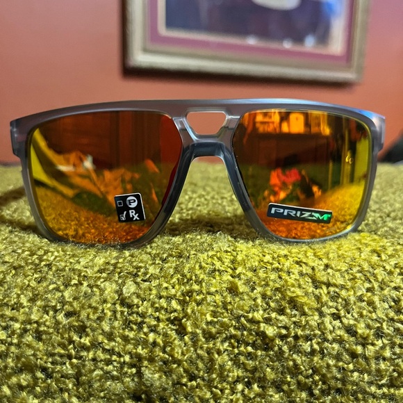 Oakley, CROSSRANGE PATCH Prizm Ruby Men Sunglasses! Matte Grey - Picture 3 of 9